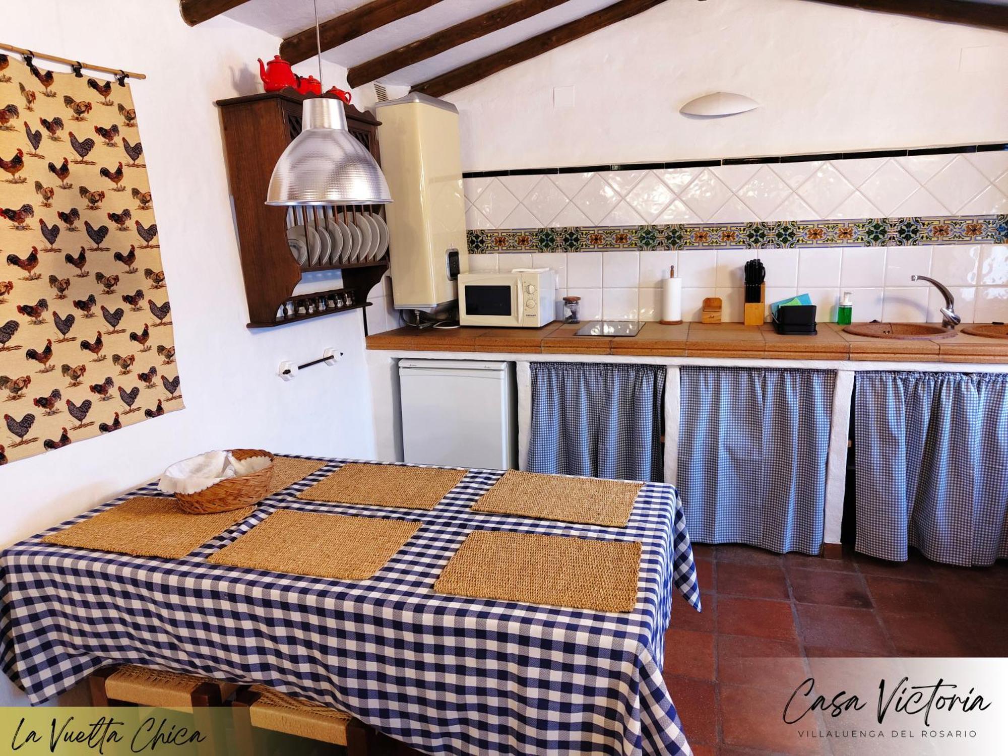 Conjunto Rural Casa Victoria Guest House Villaluenga Del Rosario Ngoại thất bức ảnh