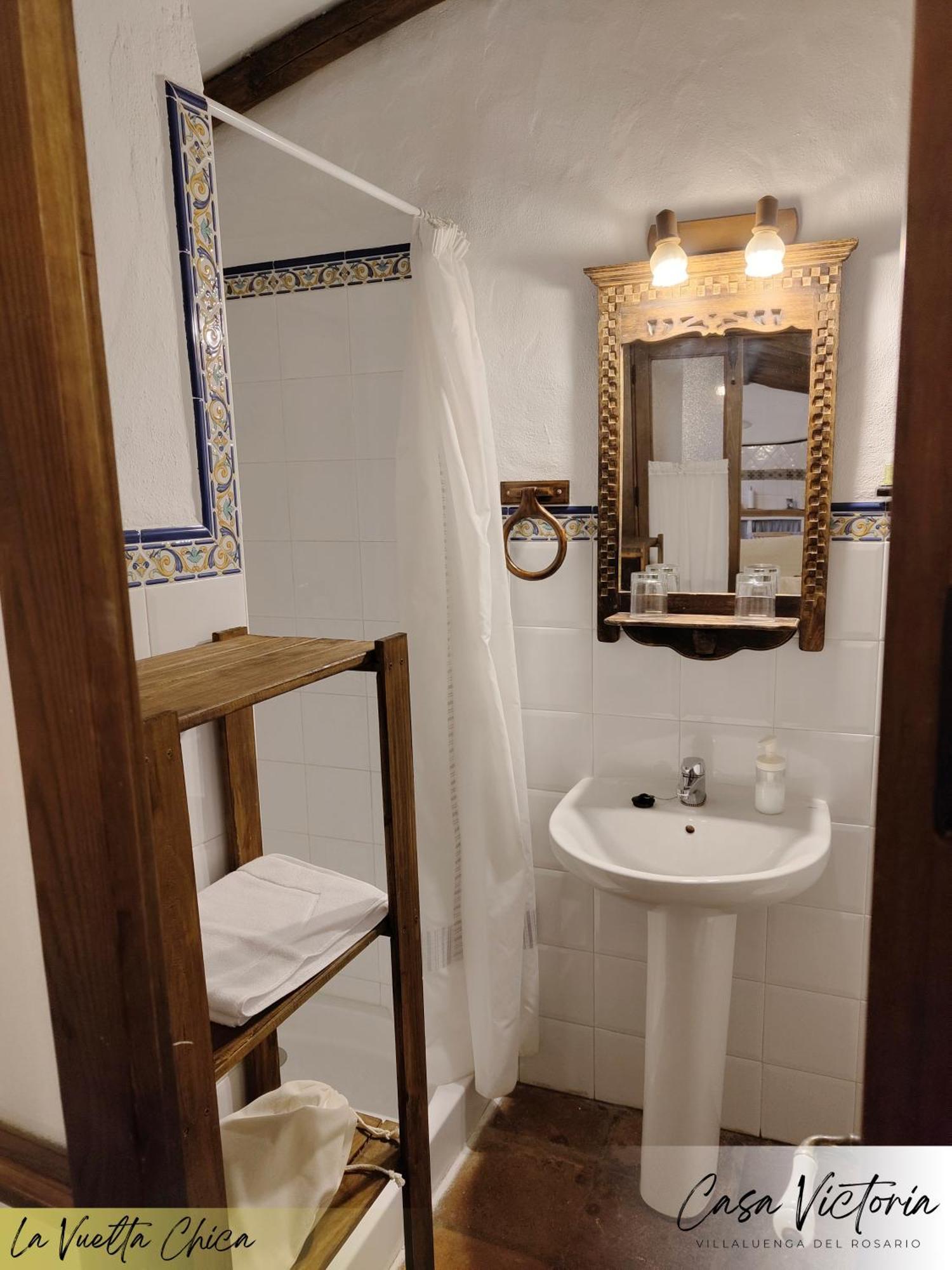 Conjunto Rural Casa Victoria Guest House Villaluenga Del Rosario Ngoại thất bức ảnh