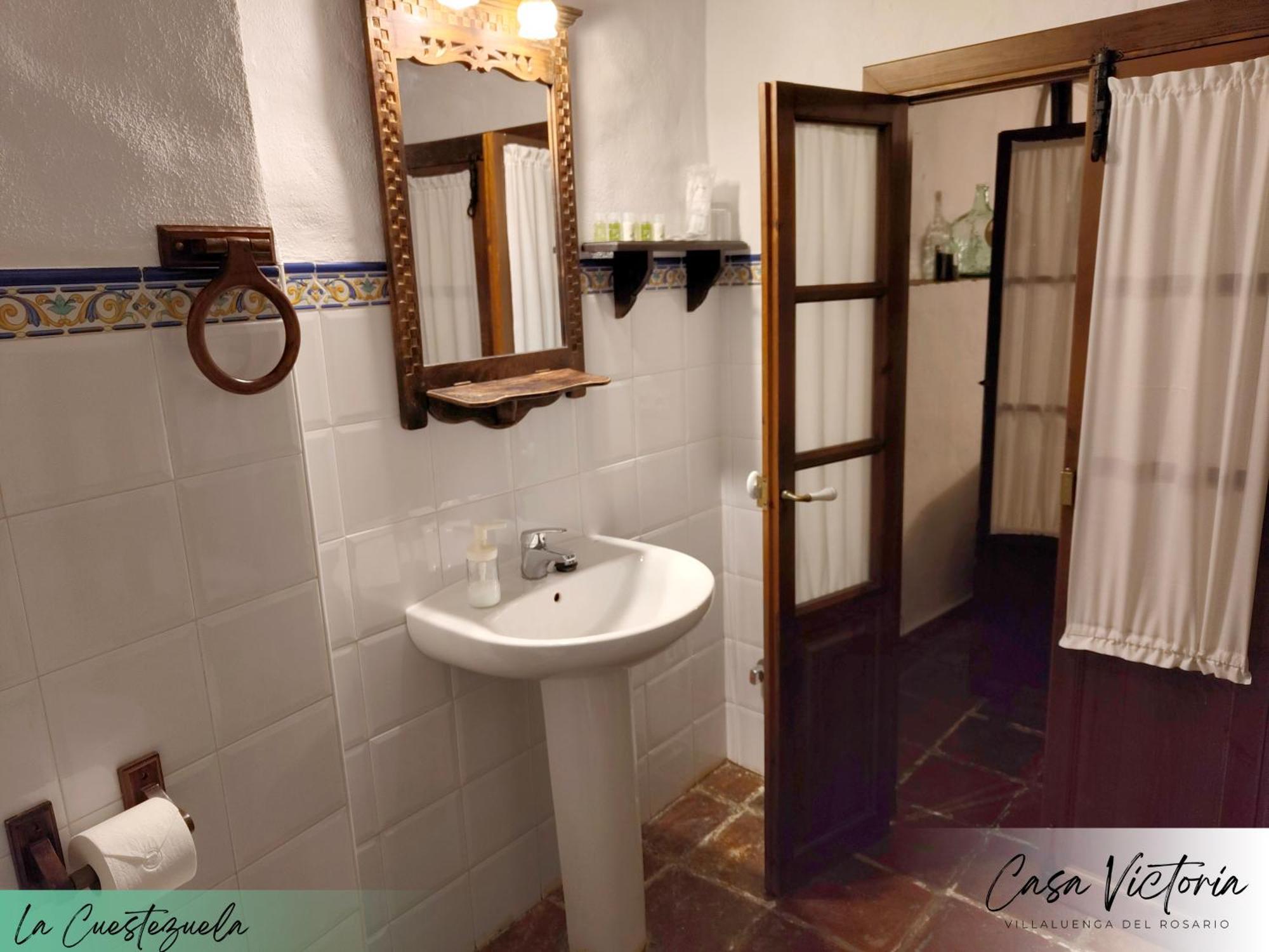 Conjunto Rural Casa Victoria Guest House Villaluenga Del Rosario Ngoại thất bức ảnh